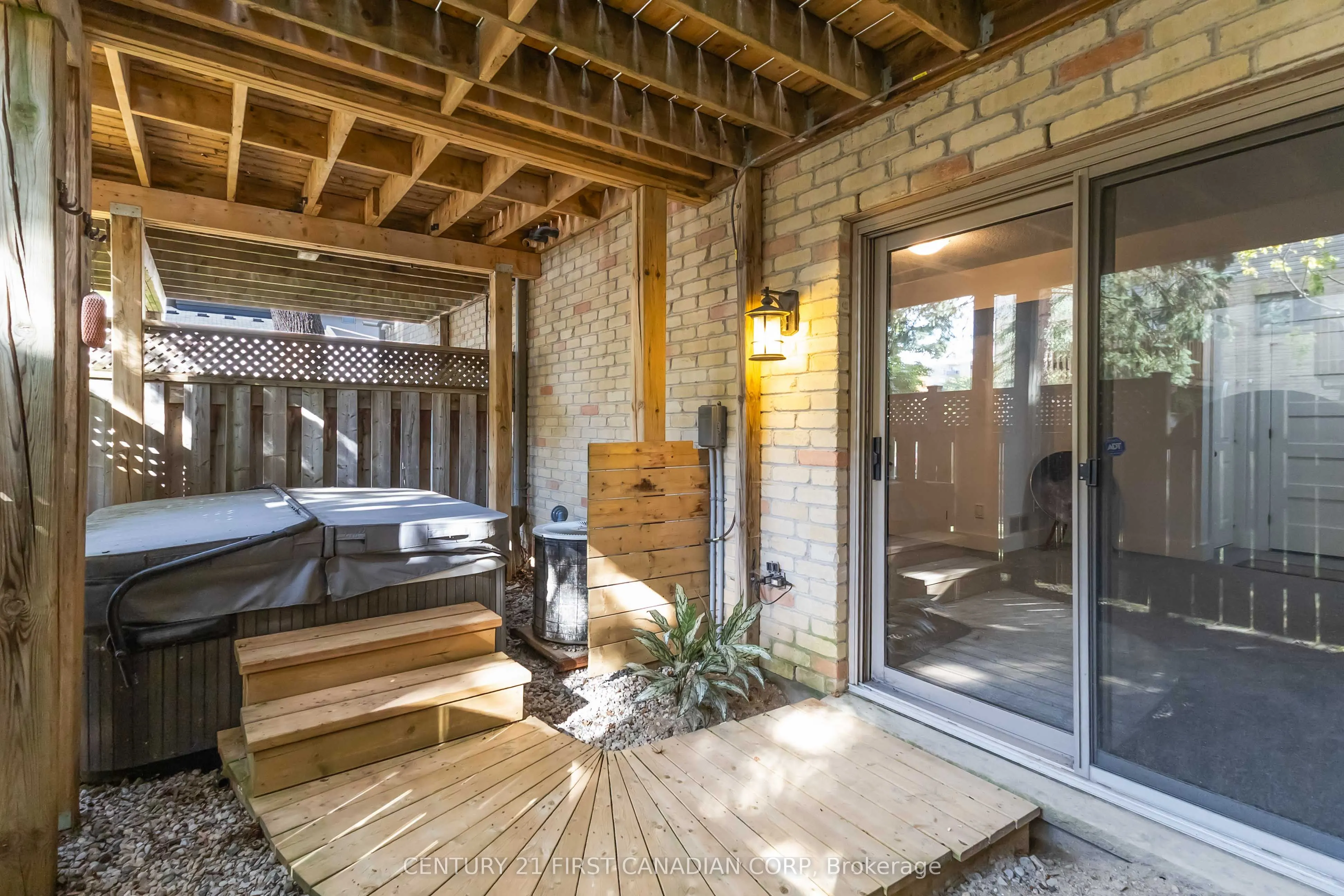 609 Colborne Street E, #4