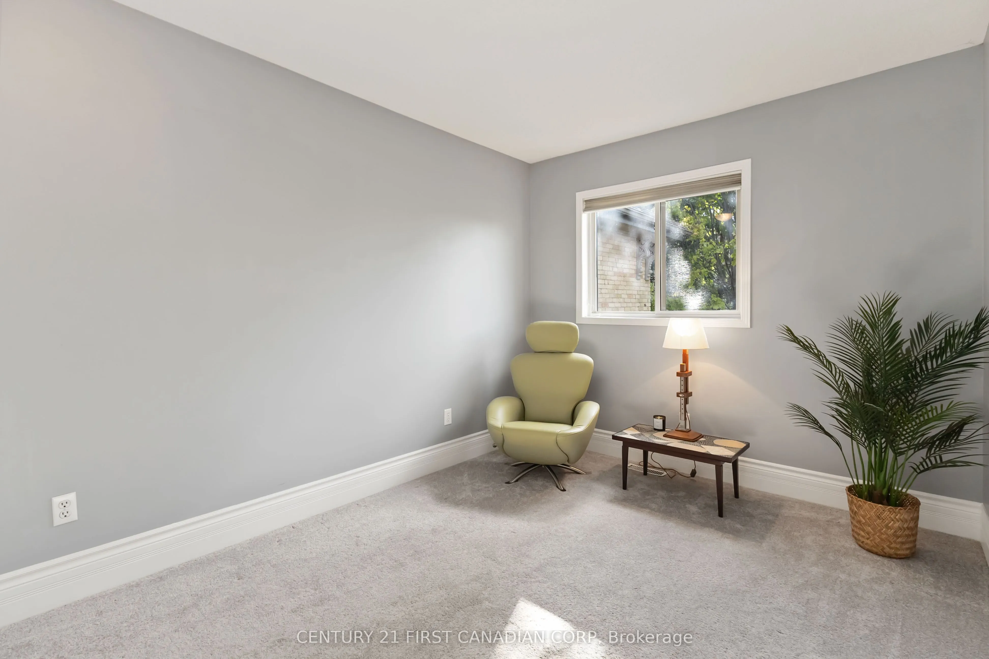 609 Colborne Street E, #4