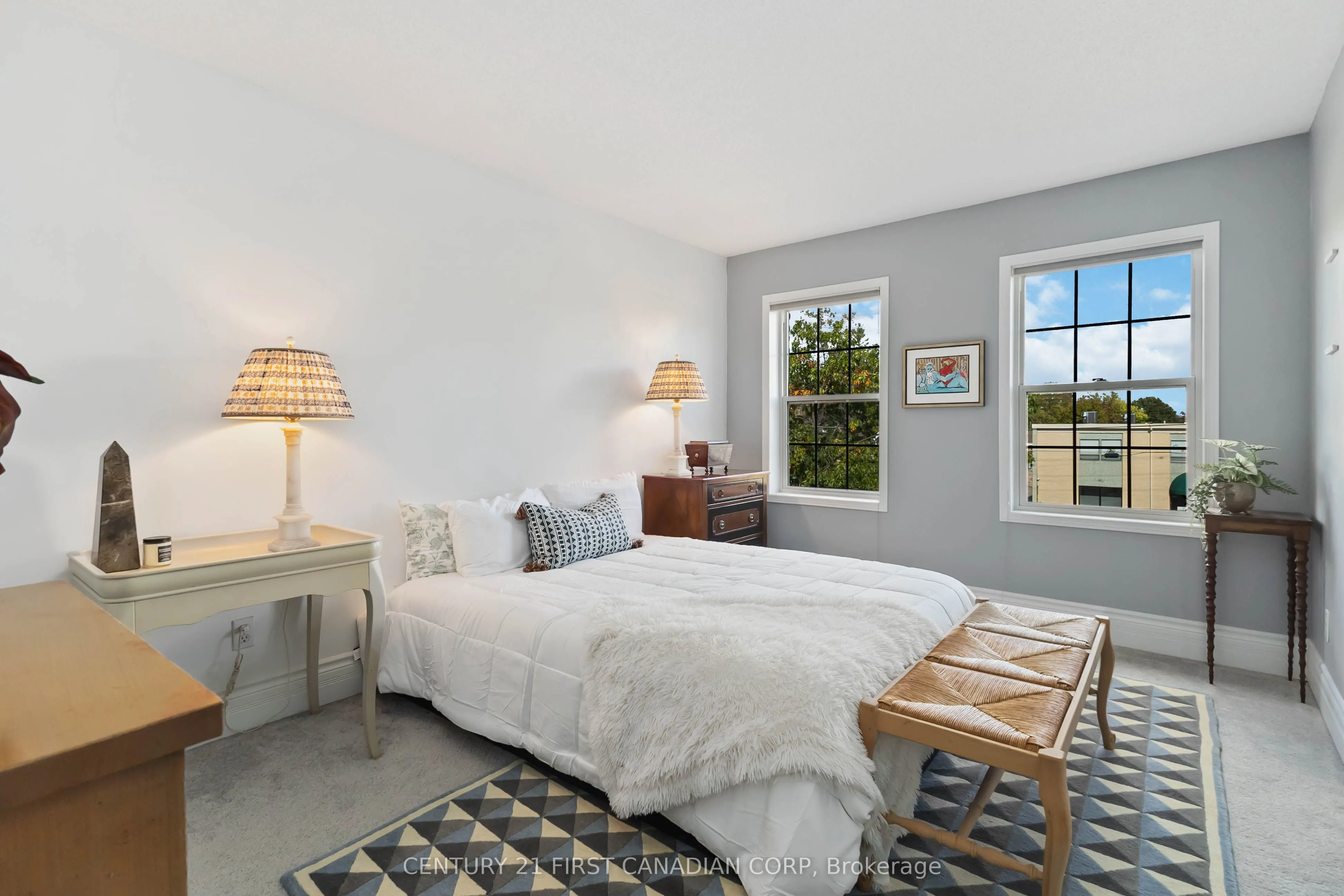 609 Colborne Street E, #4