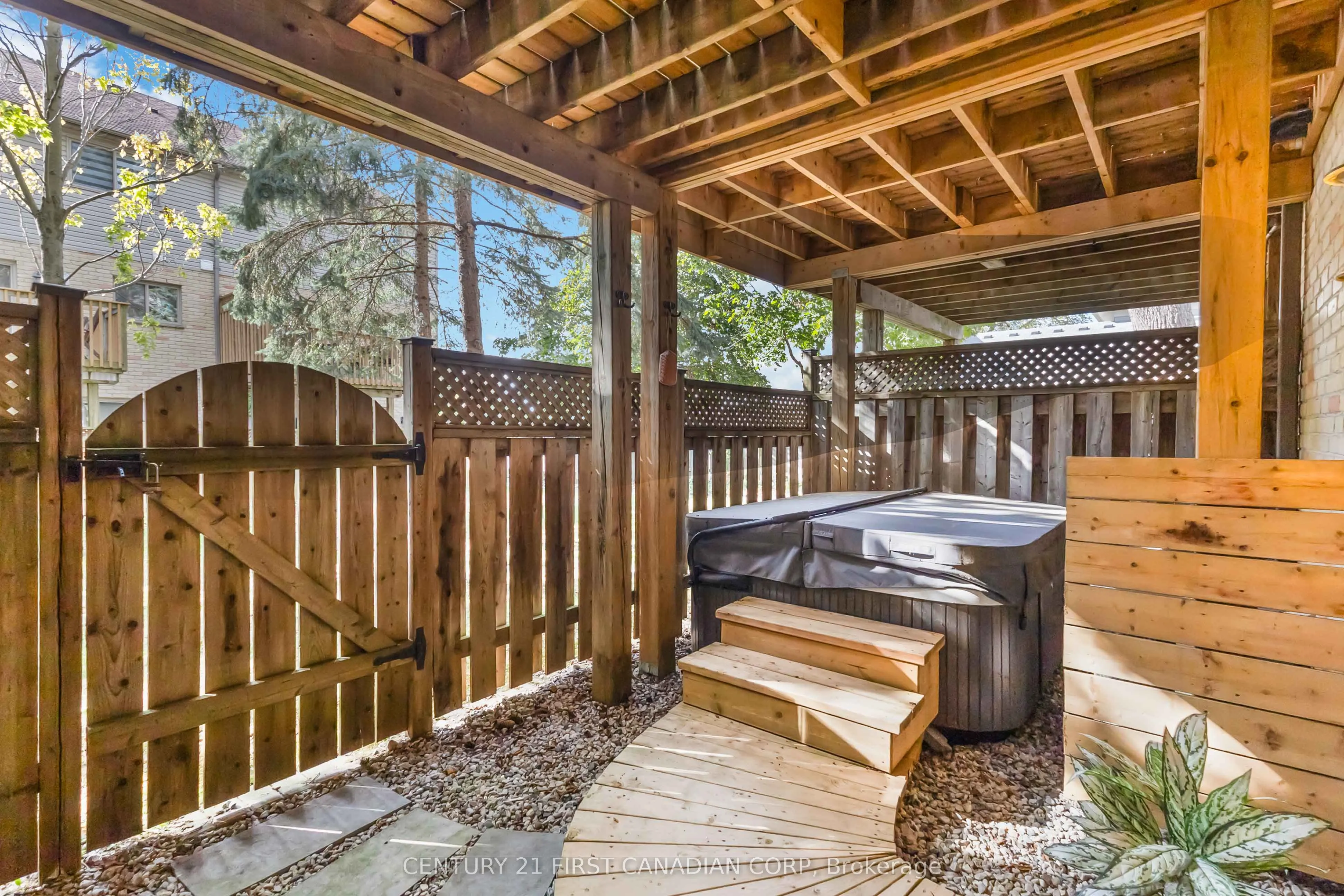 609 Colborne Street E, #4