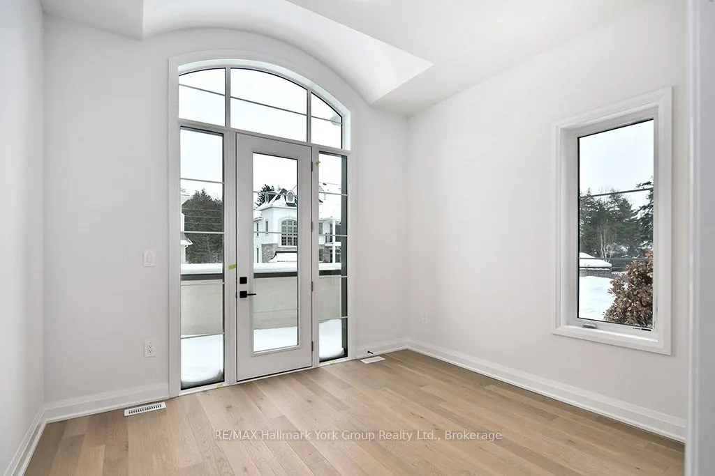 5-11 Bay Street E, #1