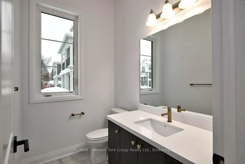 5-11 Bay Street E, #1