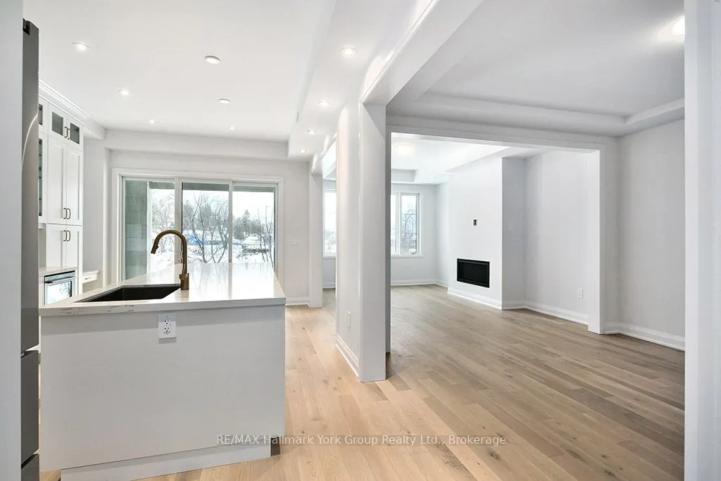 5-11 Bay Street E, #1