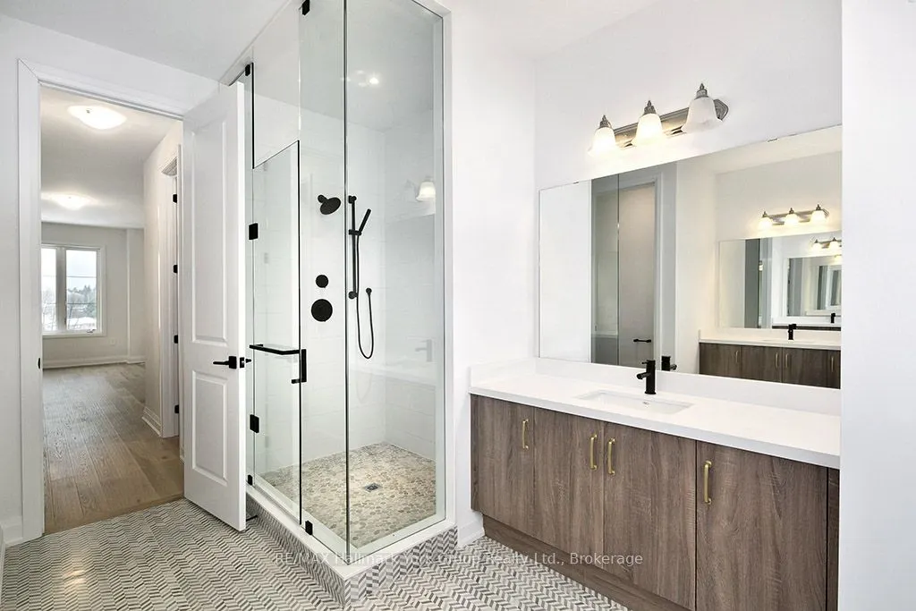 5-11 Bay Street E, #1
