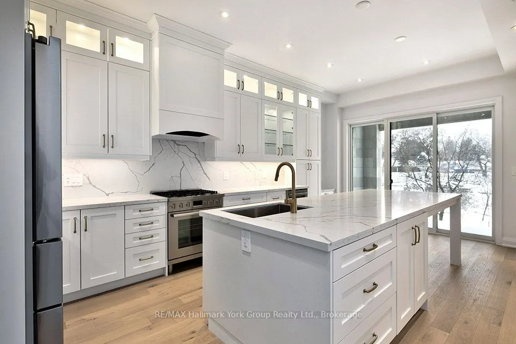 5-11 Bay Street E, #1