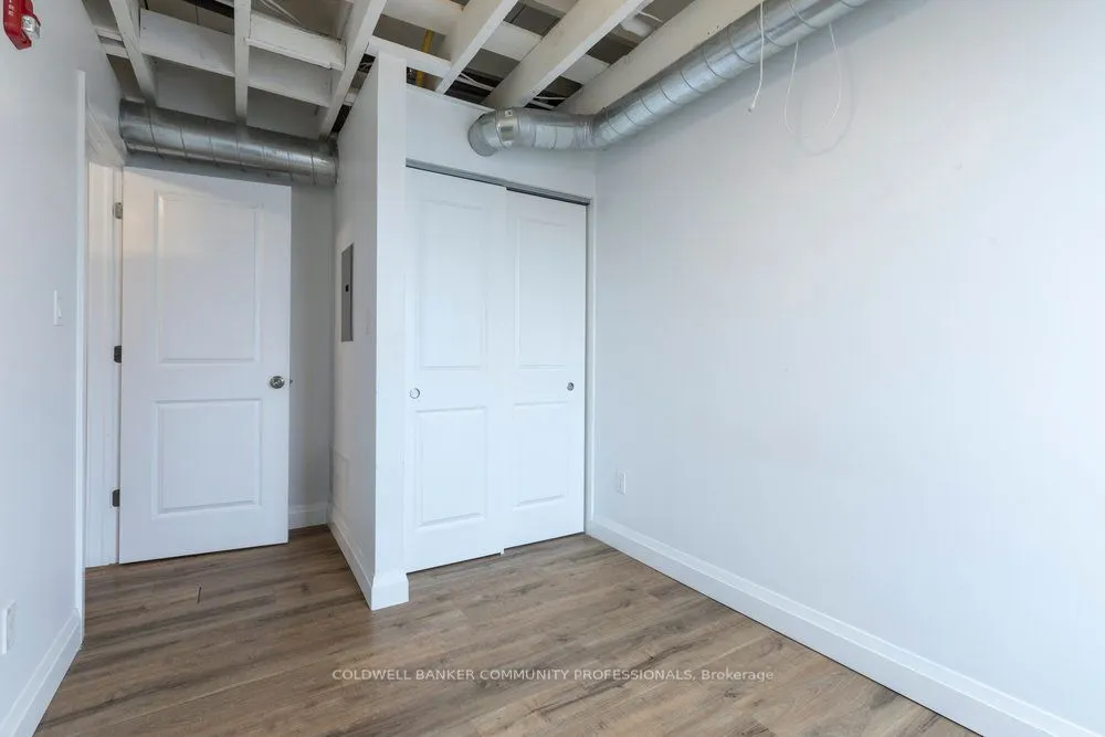 433 Barton Street E, #302