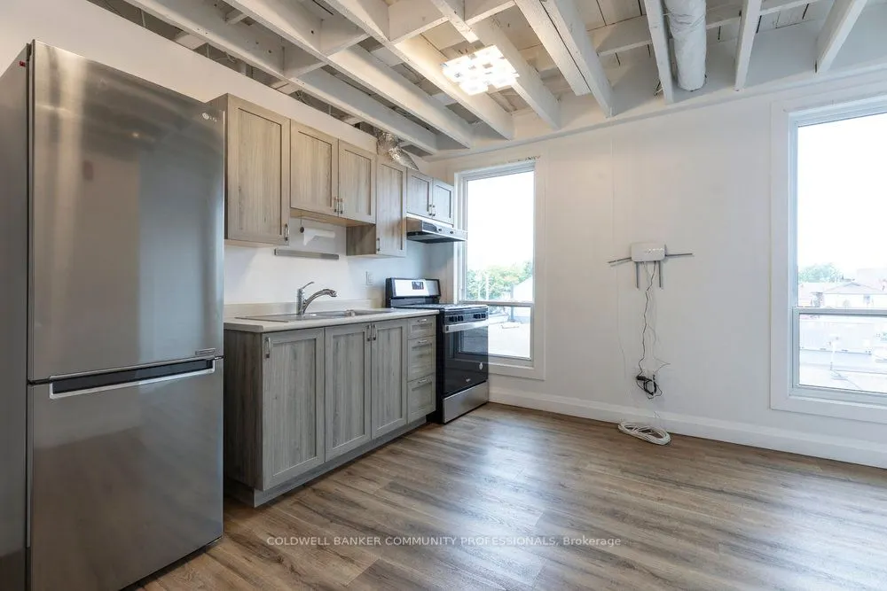 433 Barton Street E, #302