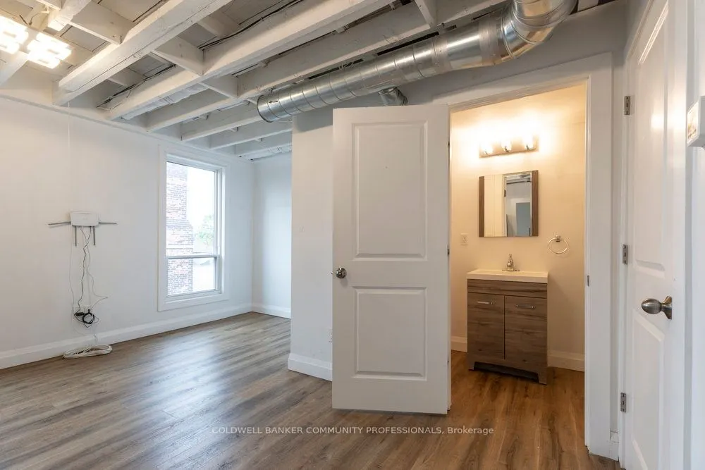 433 Barton Street E, #302