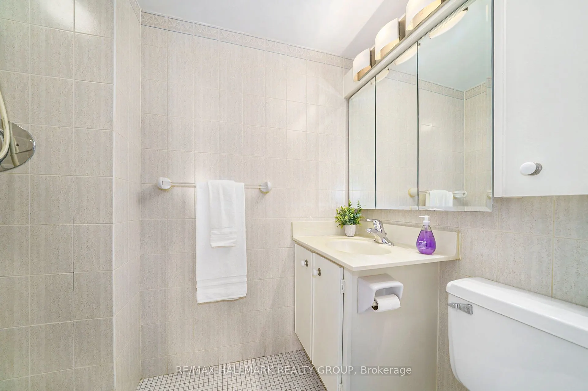 158C McArthur Avenue, #PH1