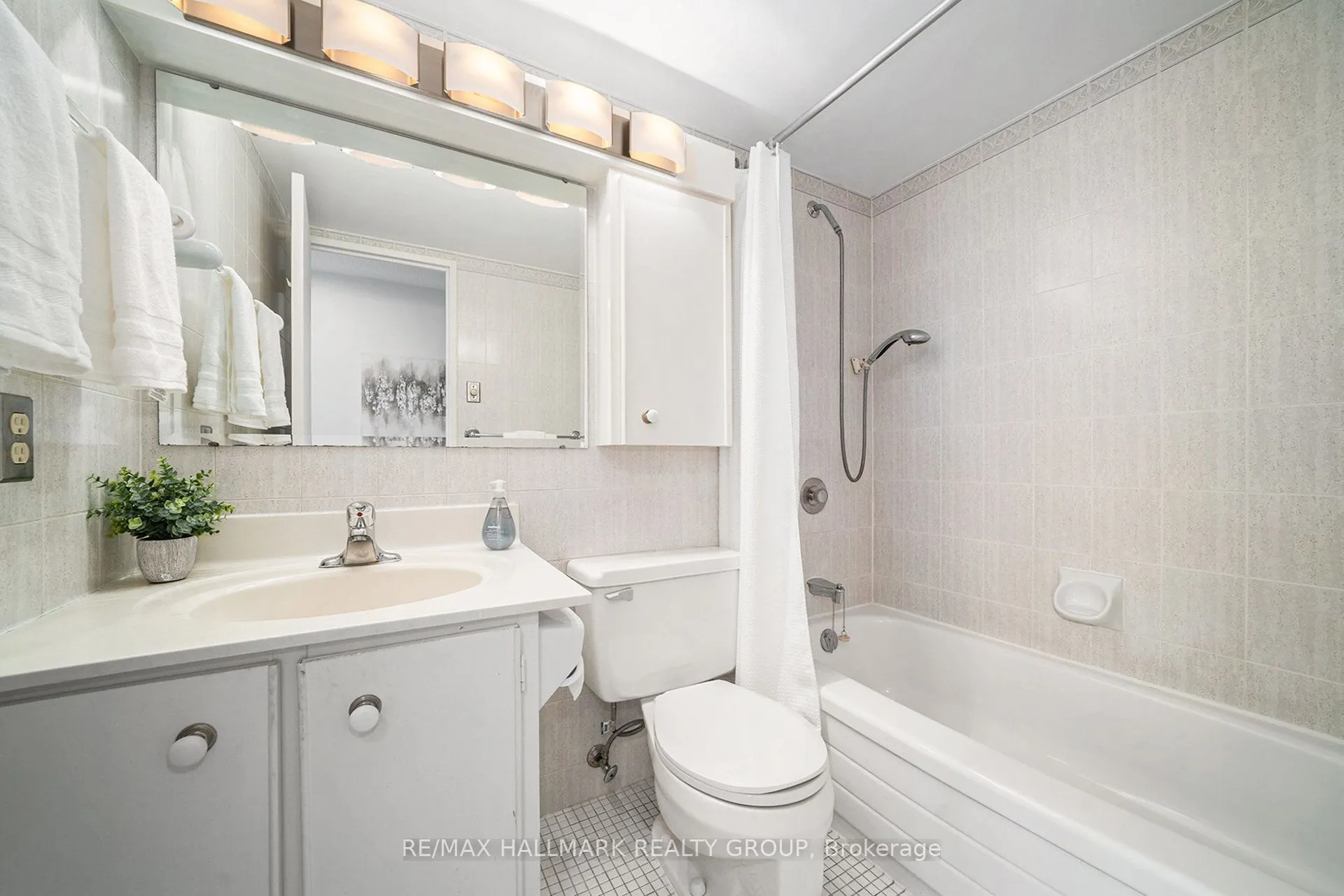 158C McArthur Avenue, #PH1