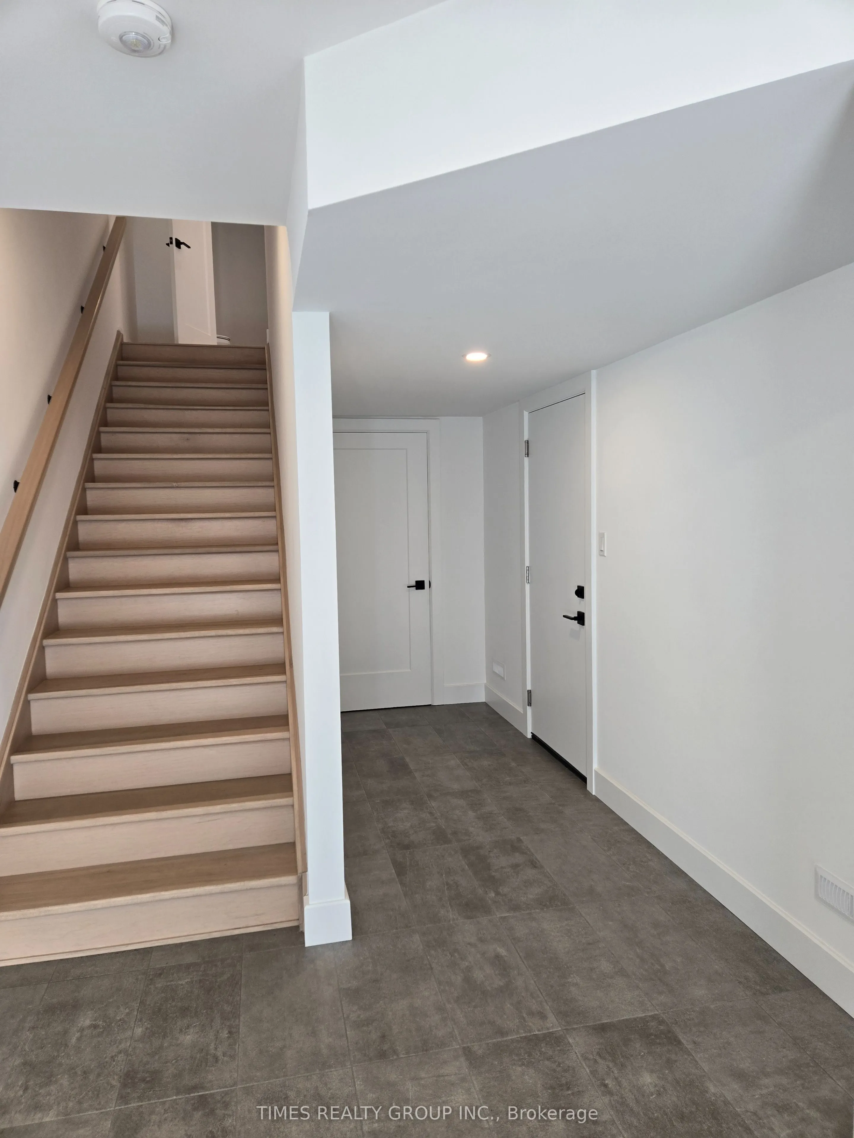 4255 Lismer Lane, #6