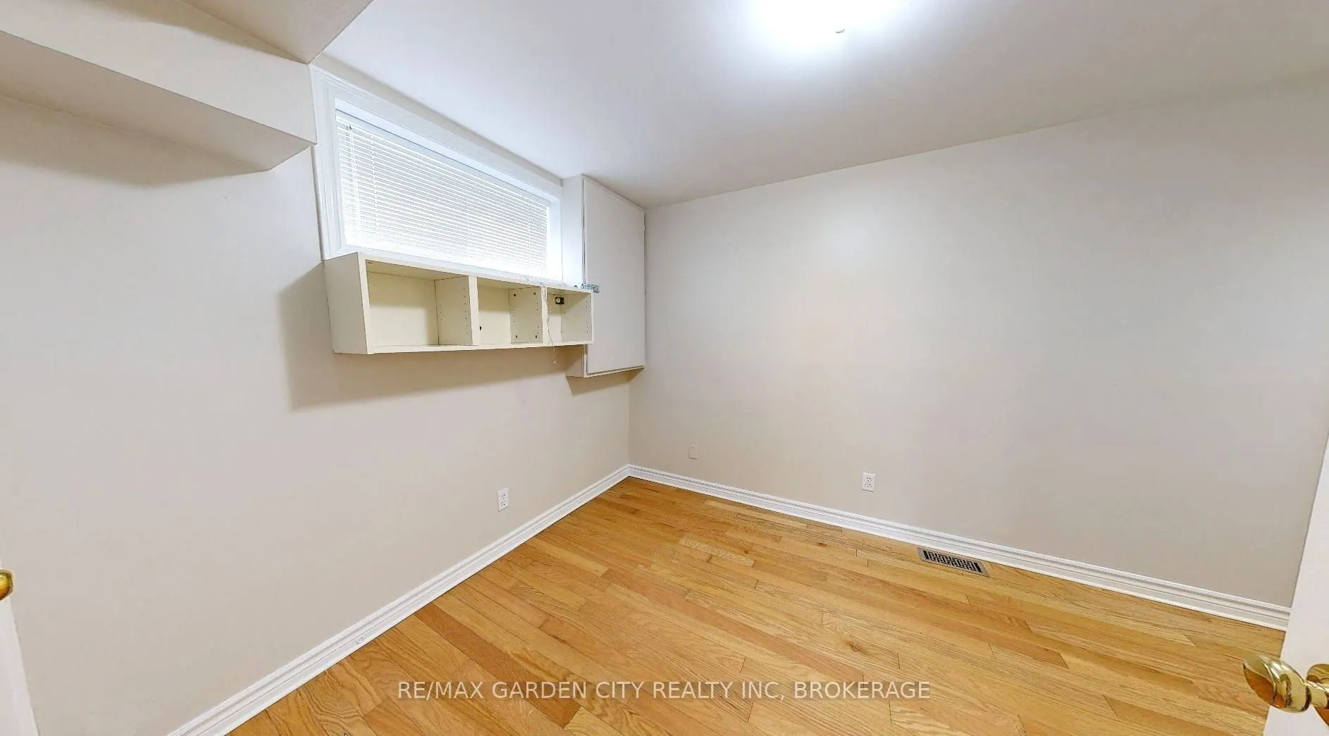119 Main Street W
