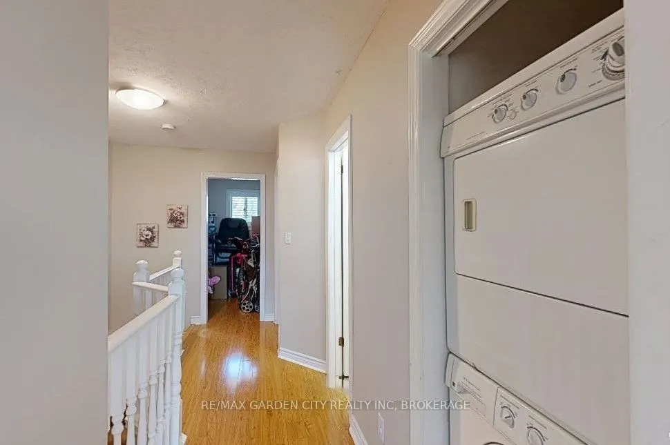 119 Main Street W