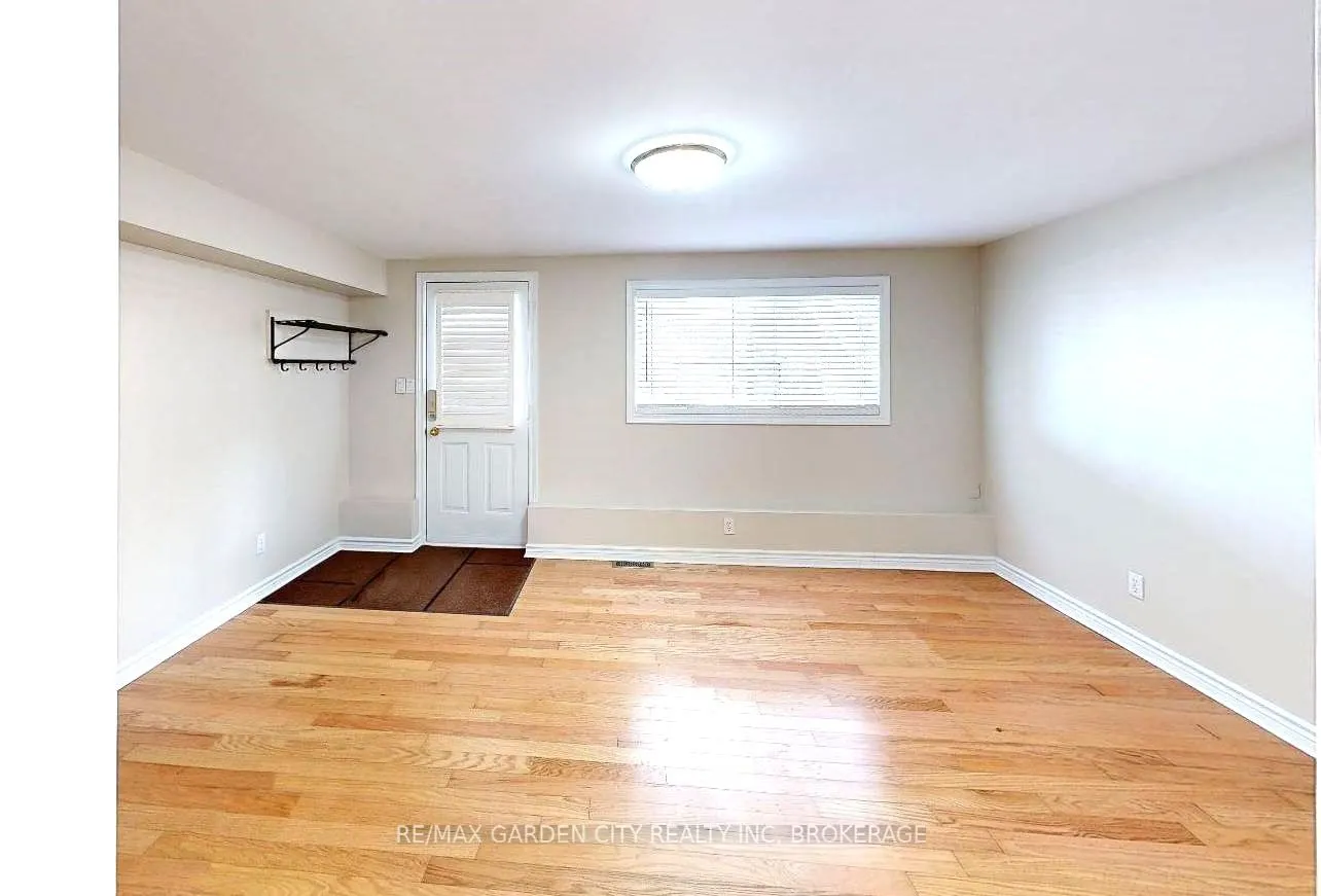 119 Main Street W