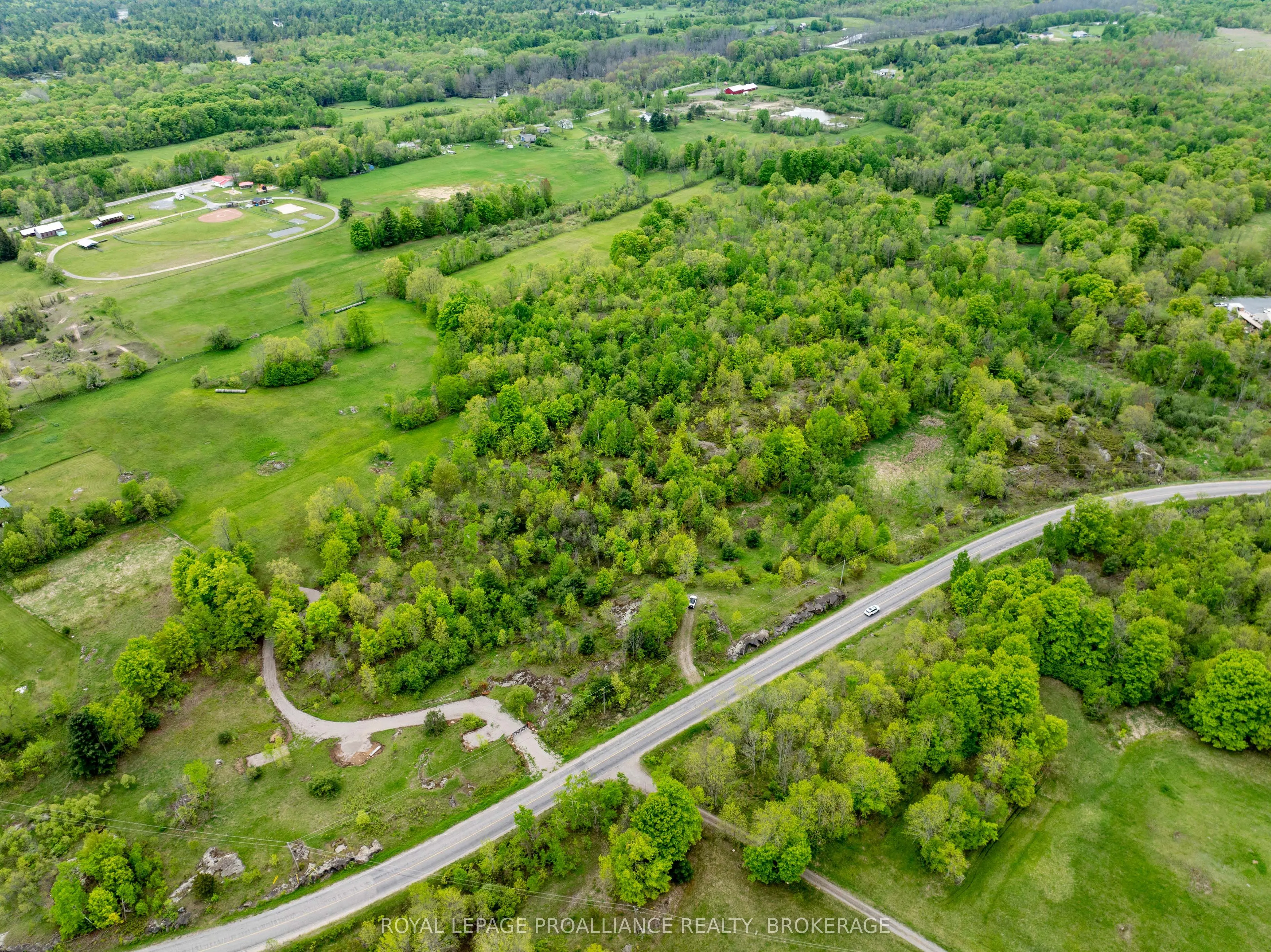 1147 LONG LAKE Road