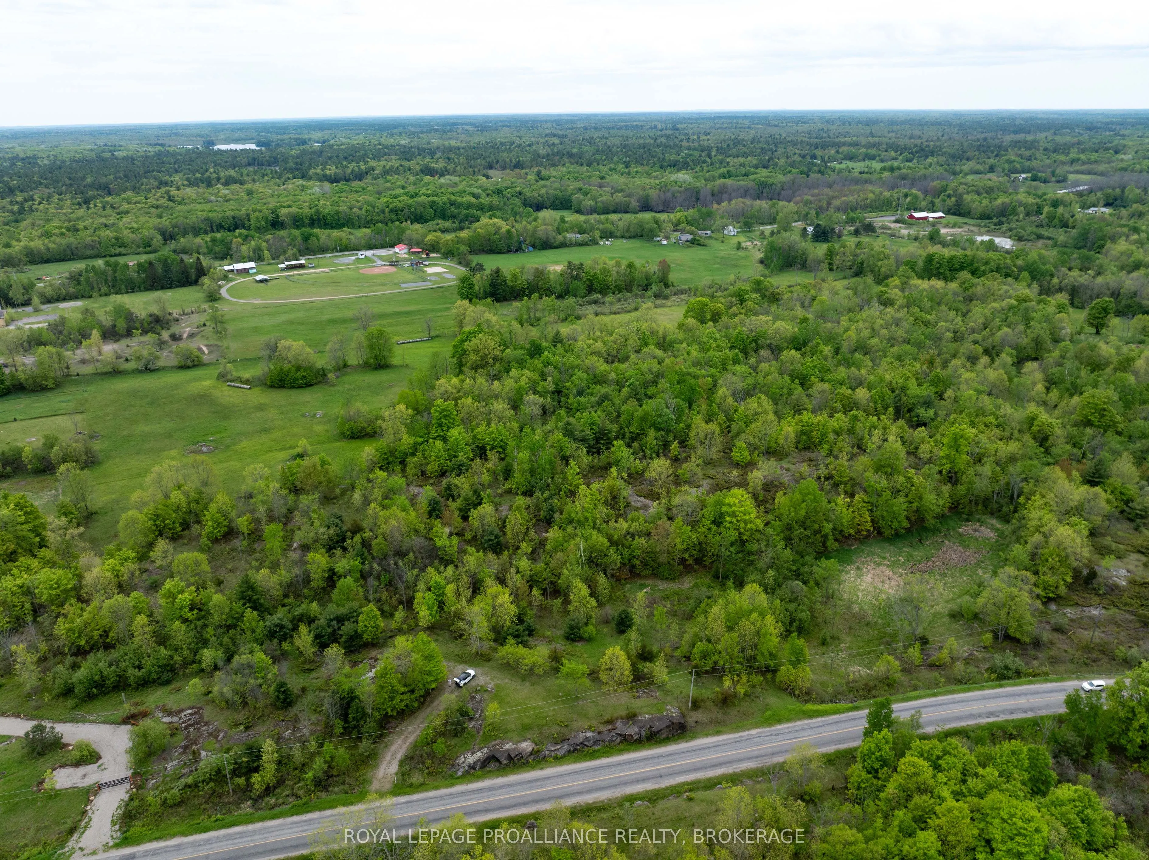 1147 LONG LAKE Road