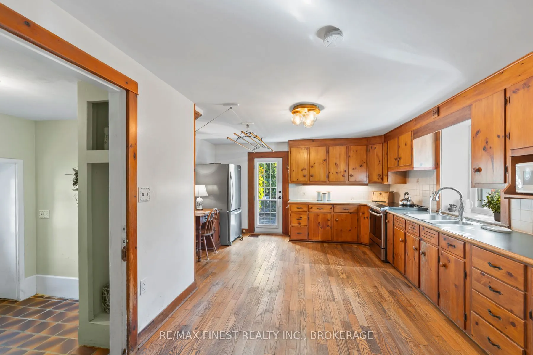 5033 Eddy Lane