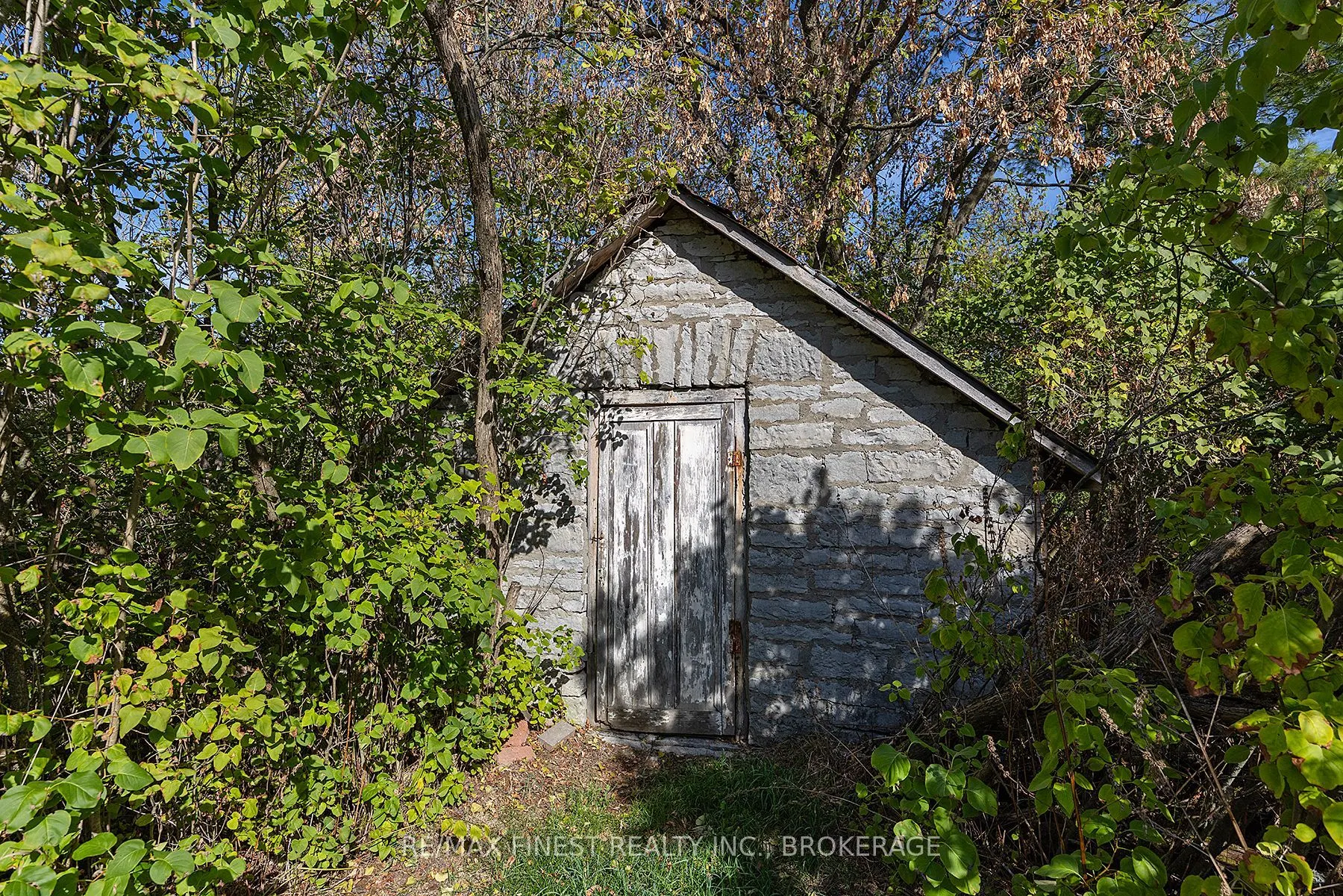 5033 Eddy Lane