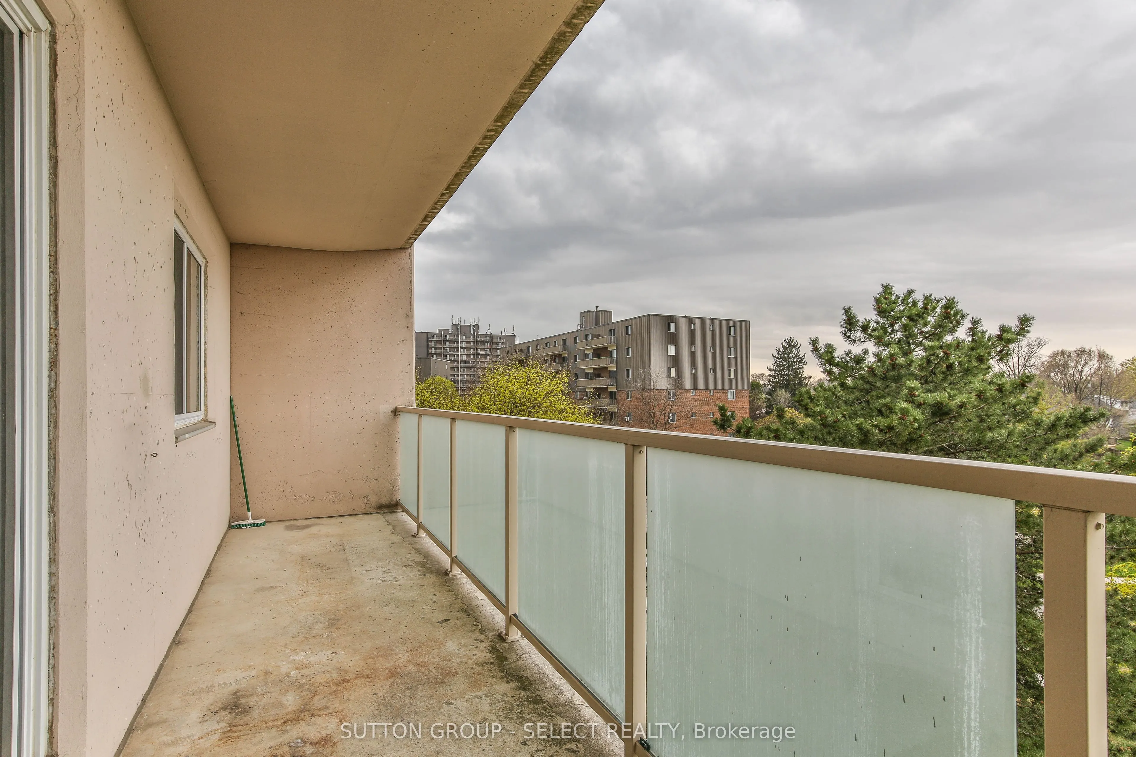 583 MORNINGTON Avenue, #409