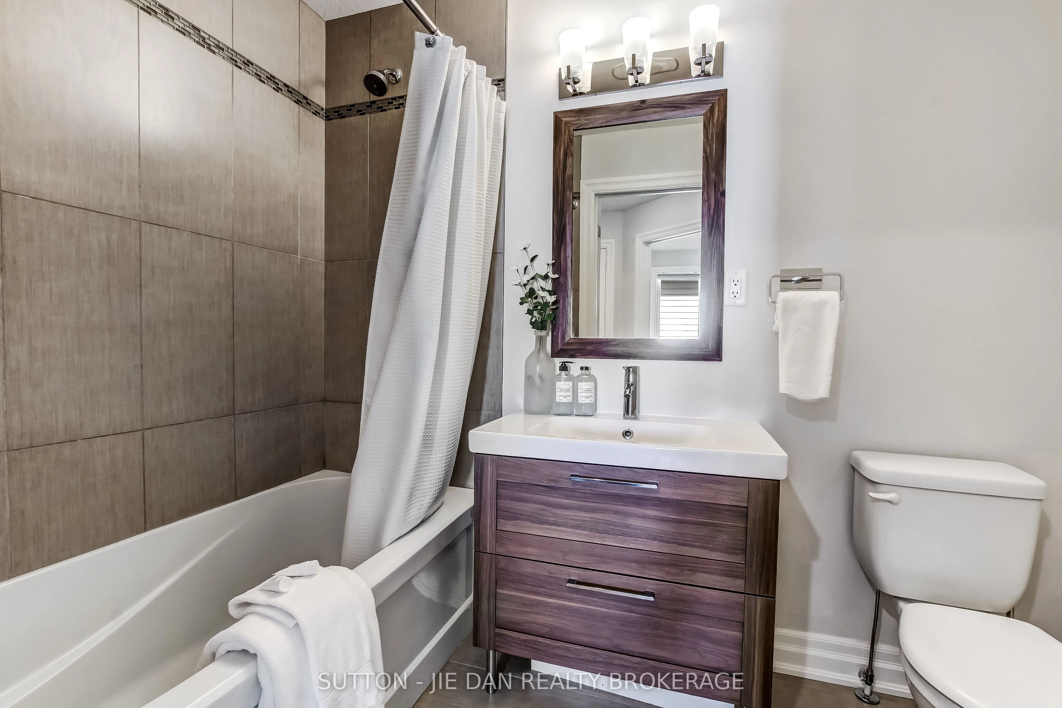1413 KAINS WOODS Terrace