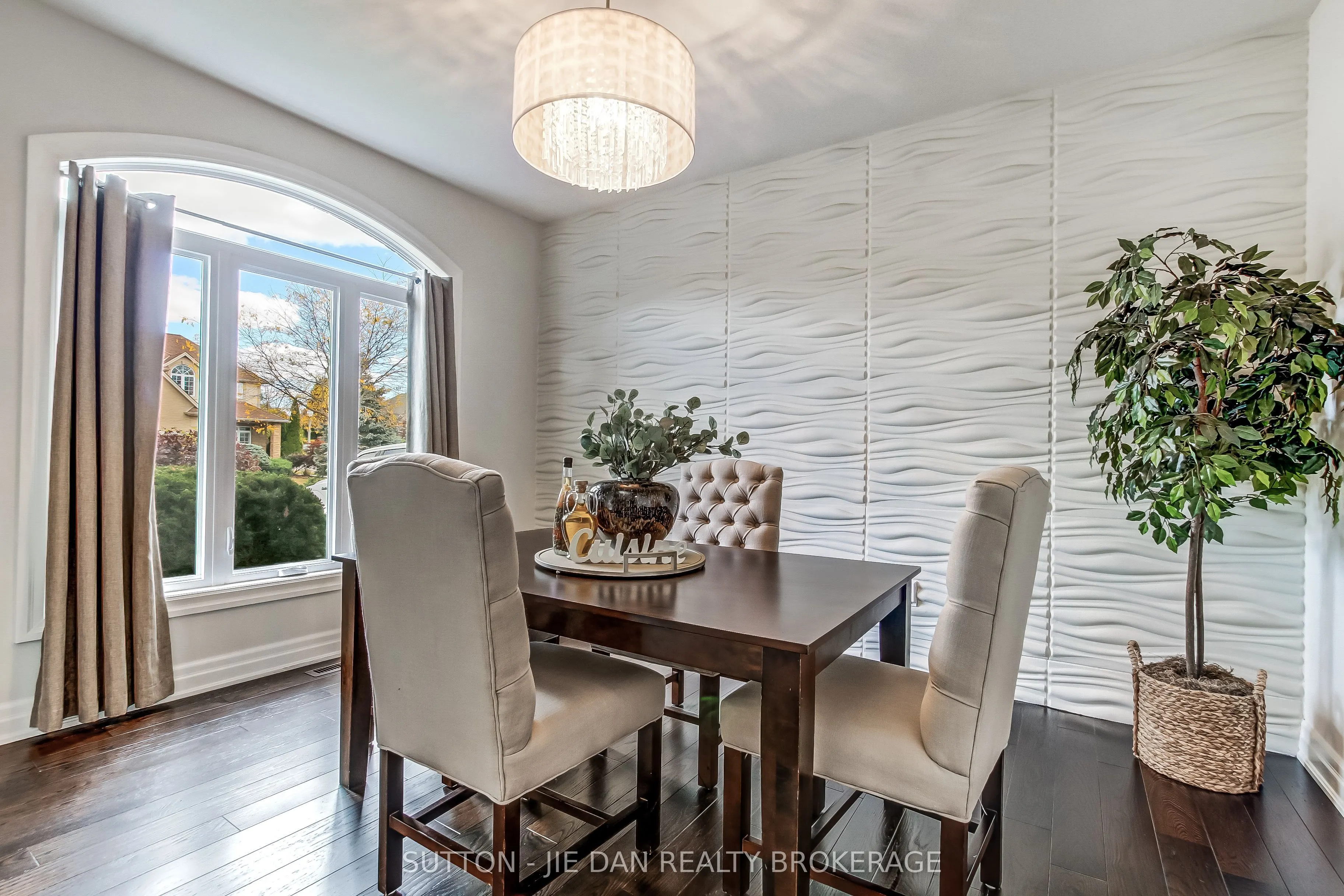 1413 KAINS WOODS Terrace