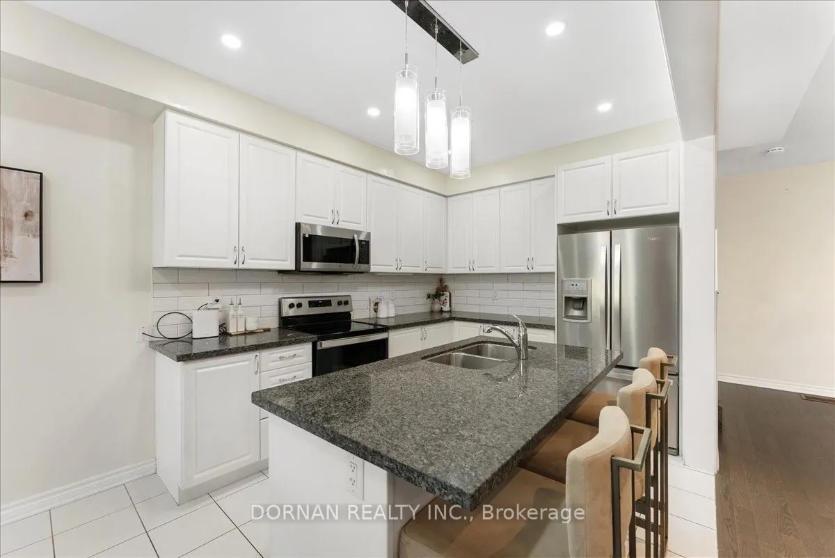 11 Highlands Boulevard