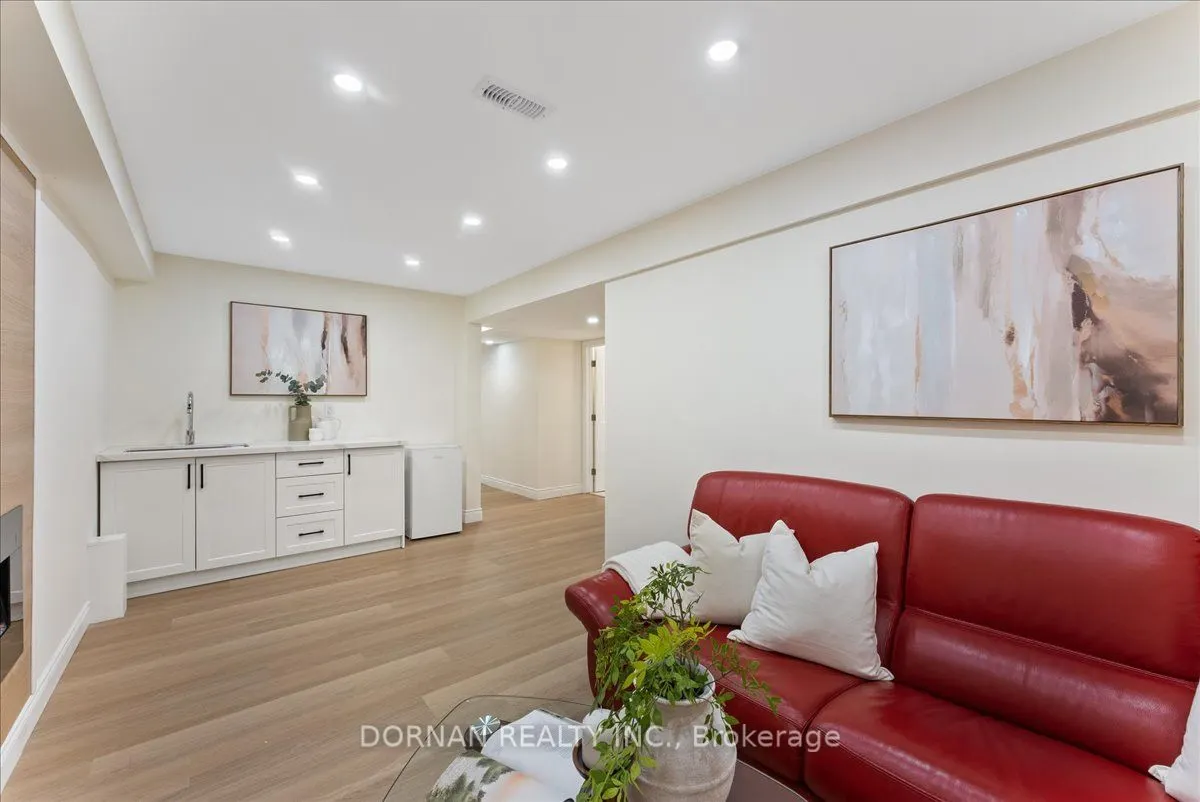 11 Highlands Boulevard
