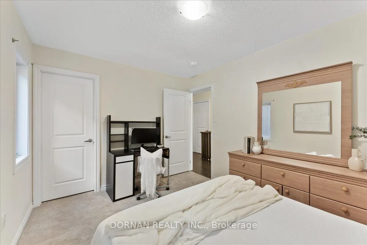 11 Highlands Boulevard