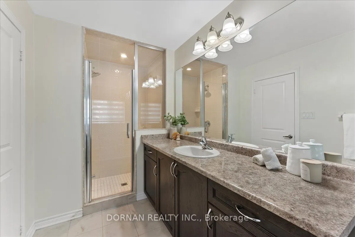 11 Highlands Boulevard