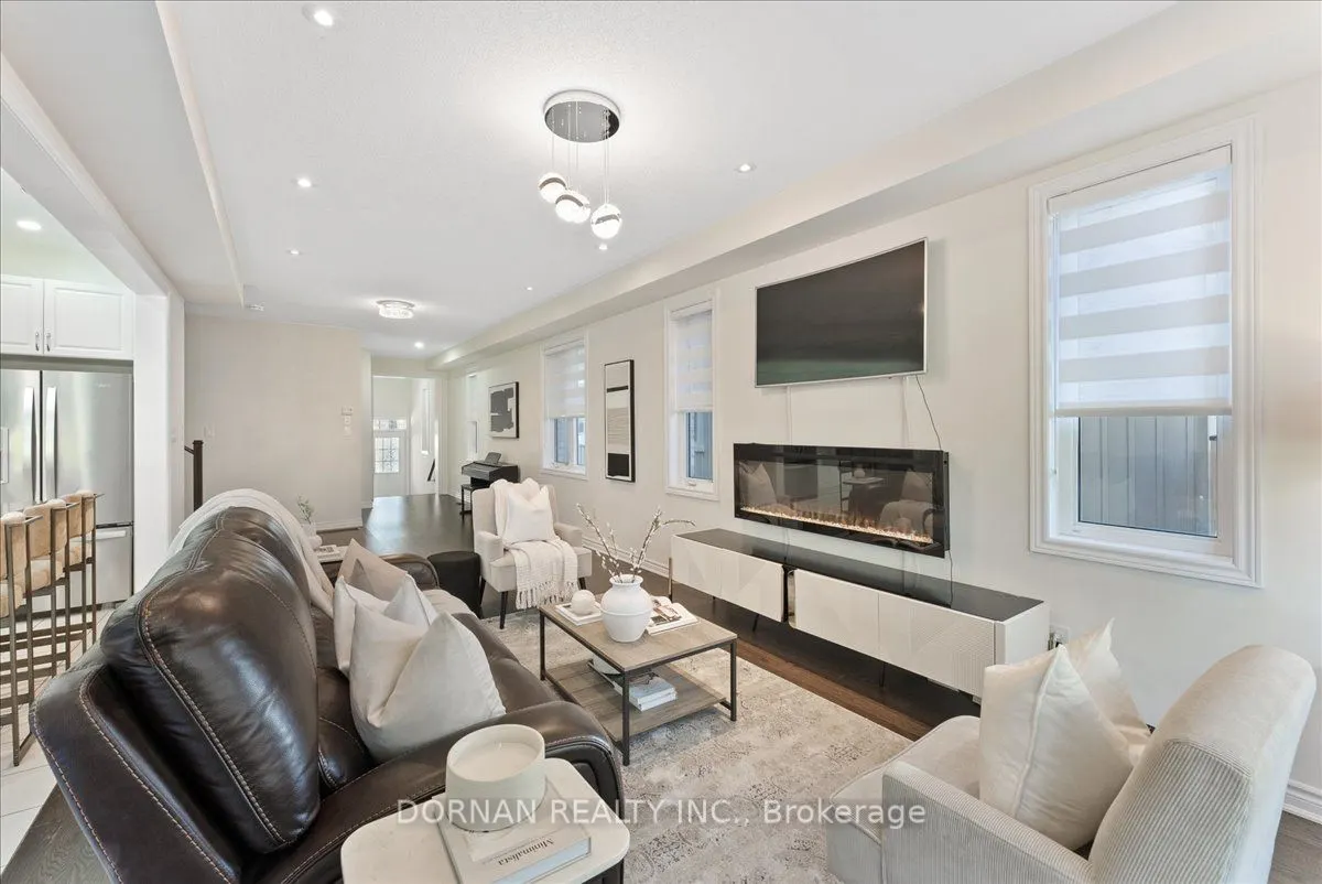 11 Highlands Boulevard