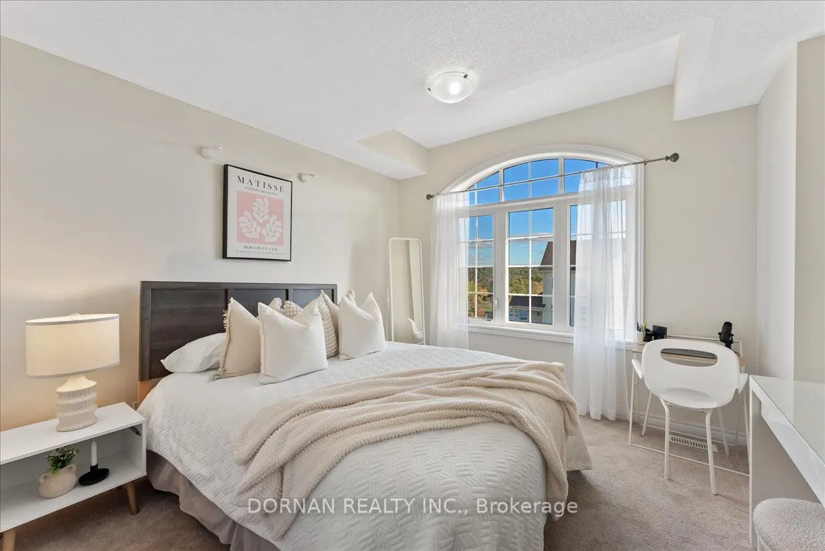 11 Highlands Boulevard