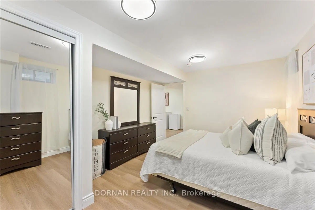 11 Highlands Boulevard
