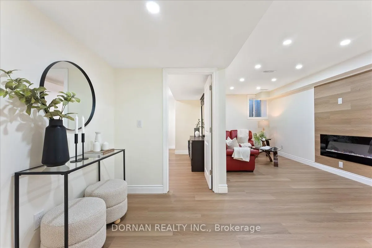 11 Highlands Boulevard