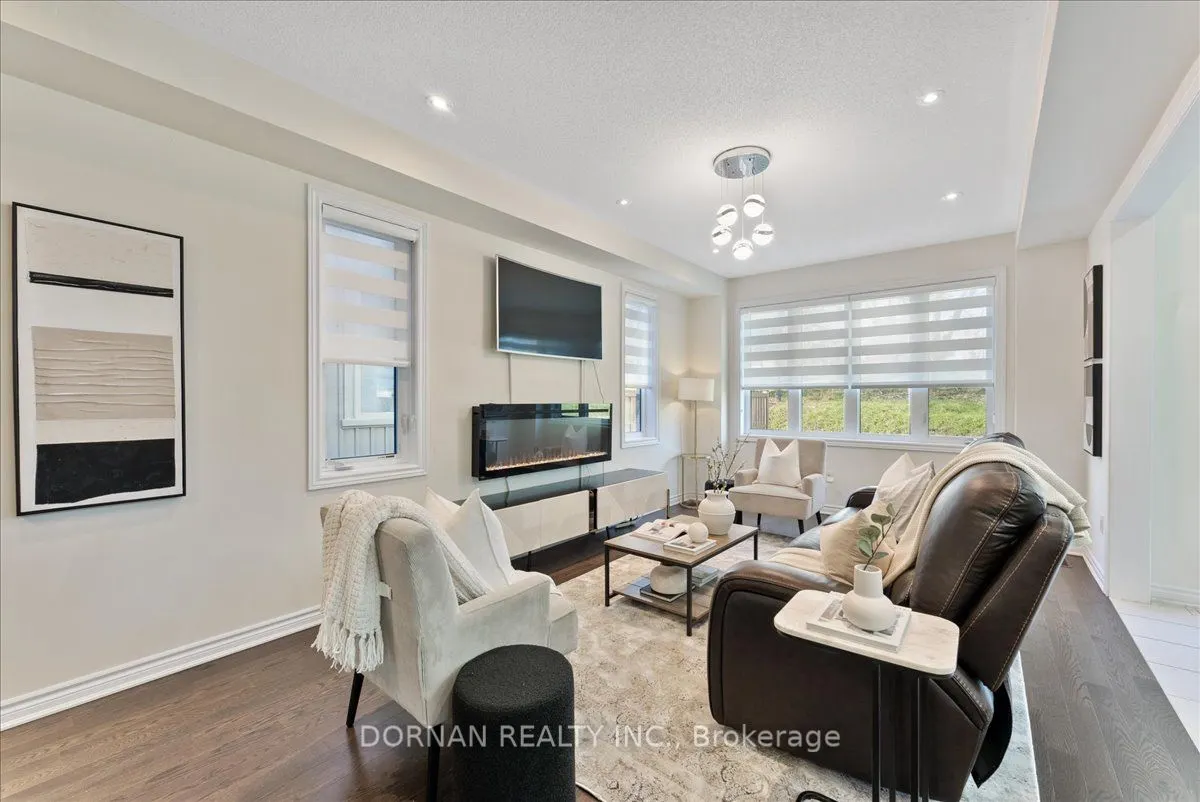 11 Highlands Boulevard