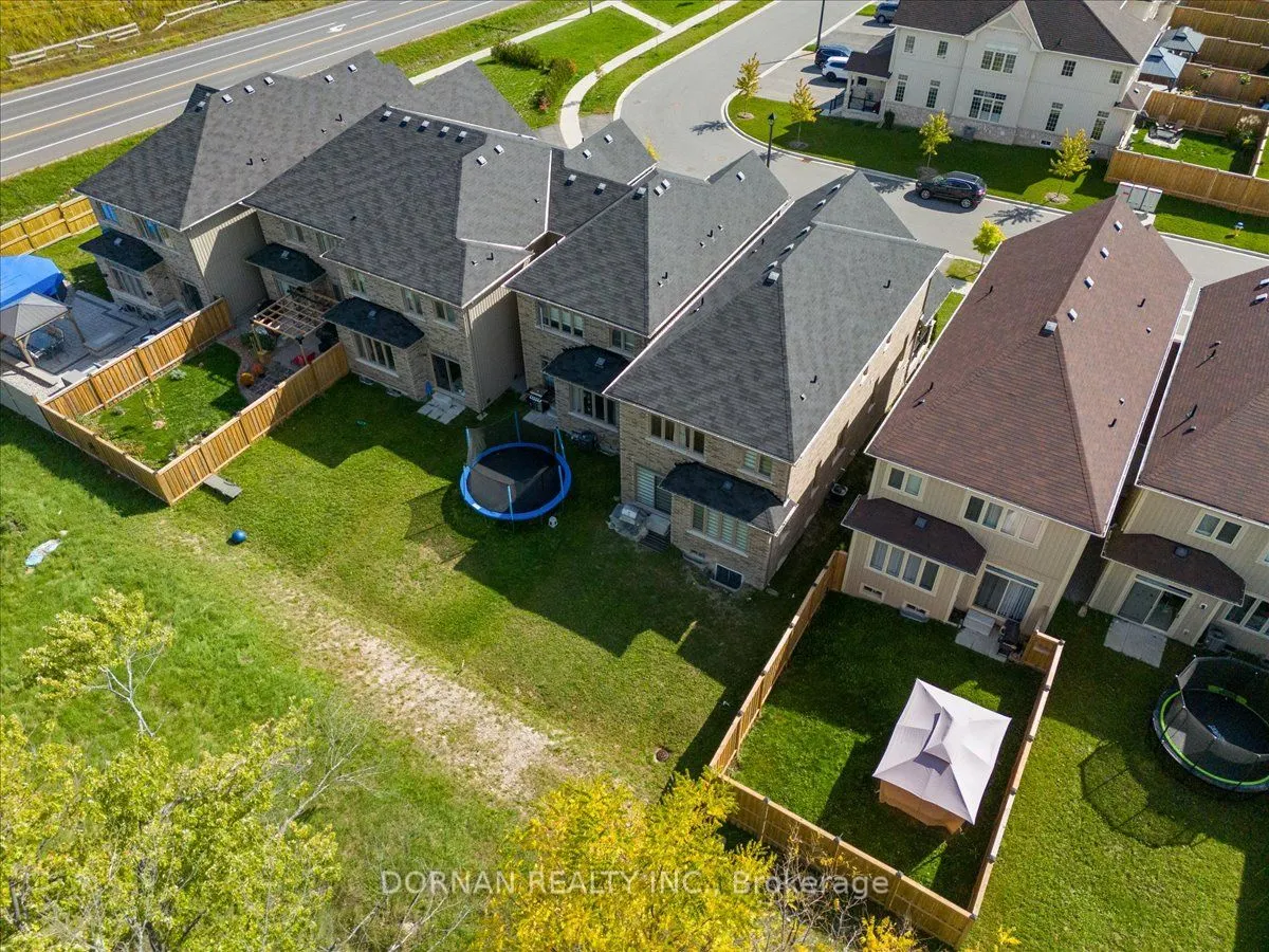 11 Highlands Boulevard