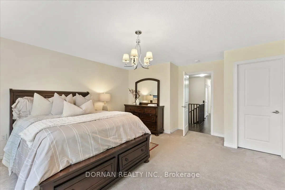 11 Highlands Boulevard