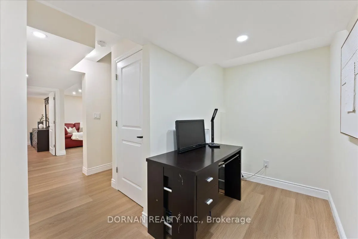 11 Highlands Boulevard