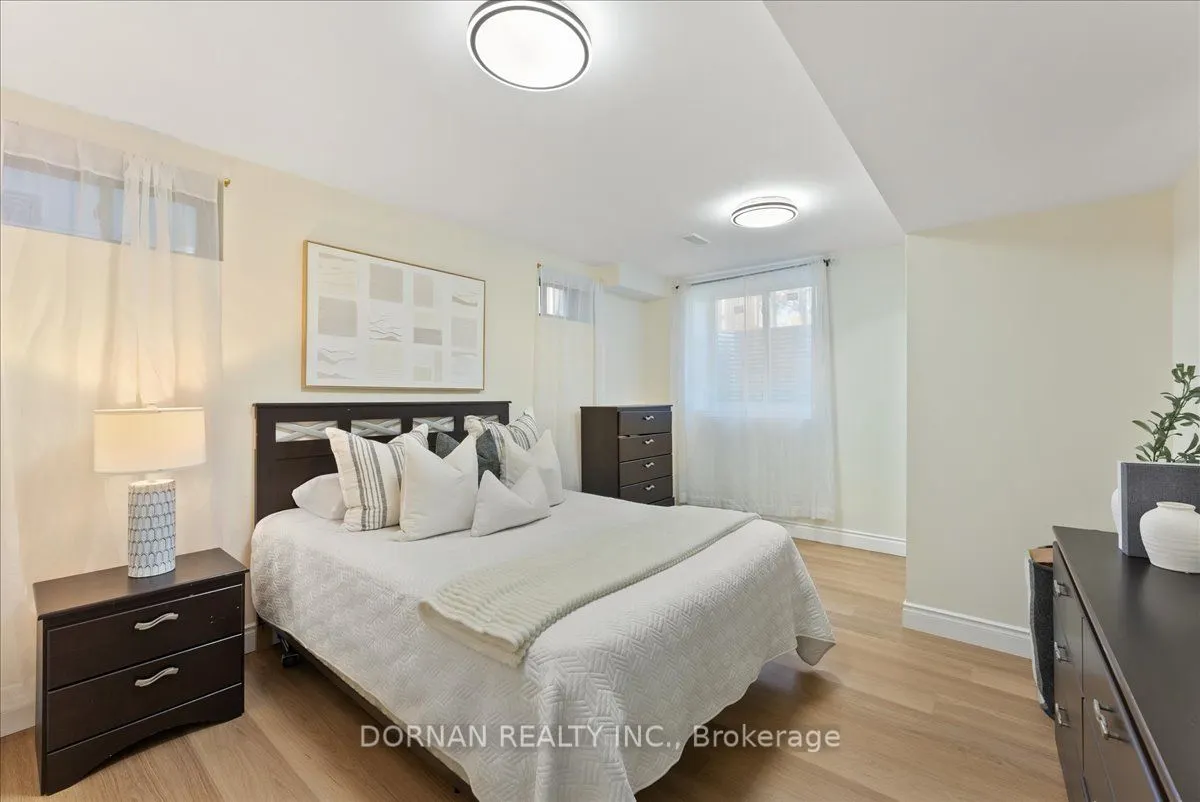 11 Highlands Boulevard