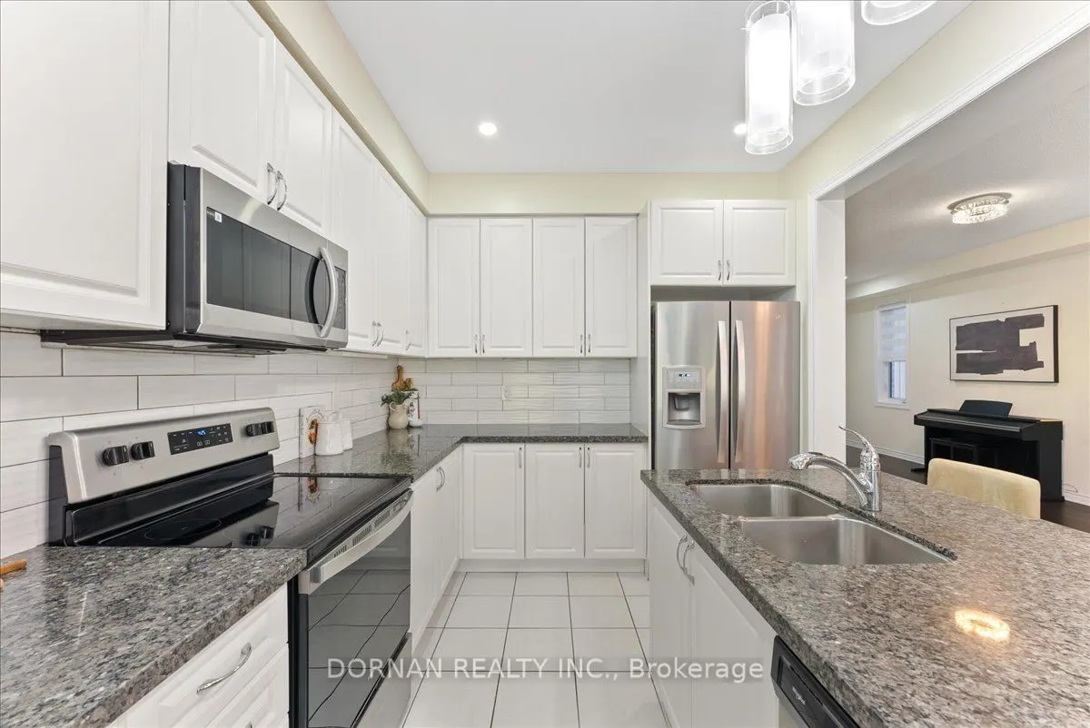11 Highlands Boulevard