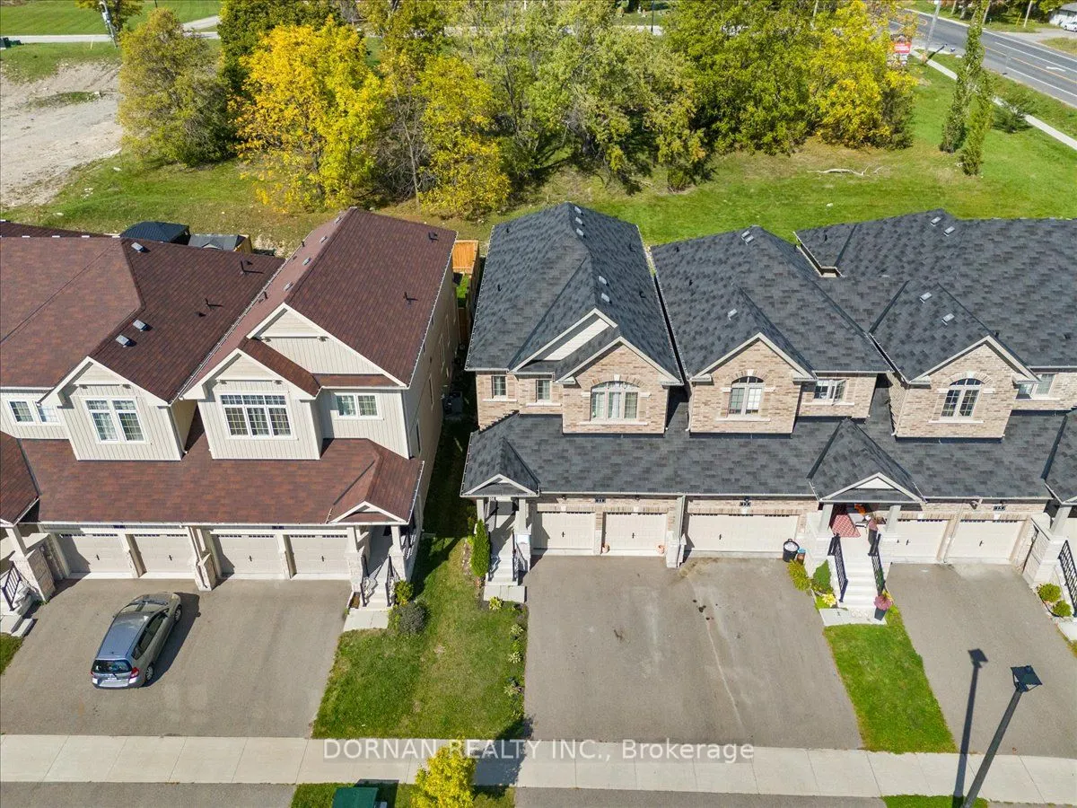 11 Highlands Boulevard