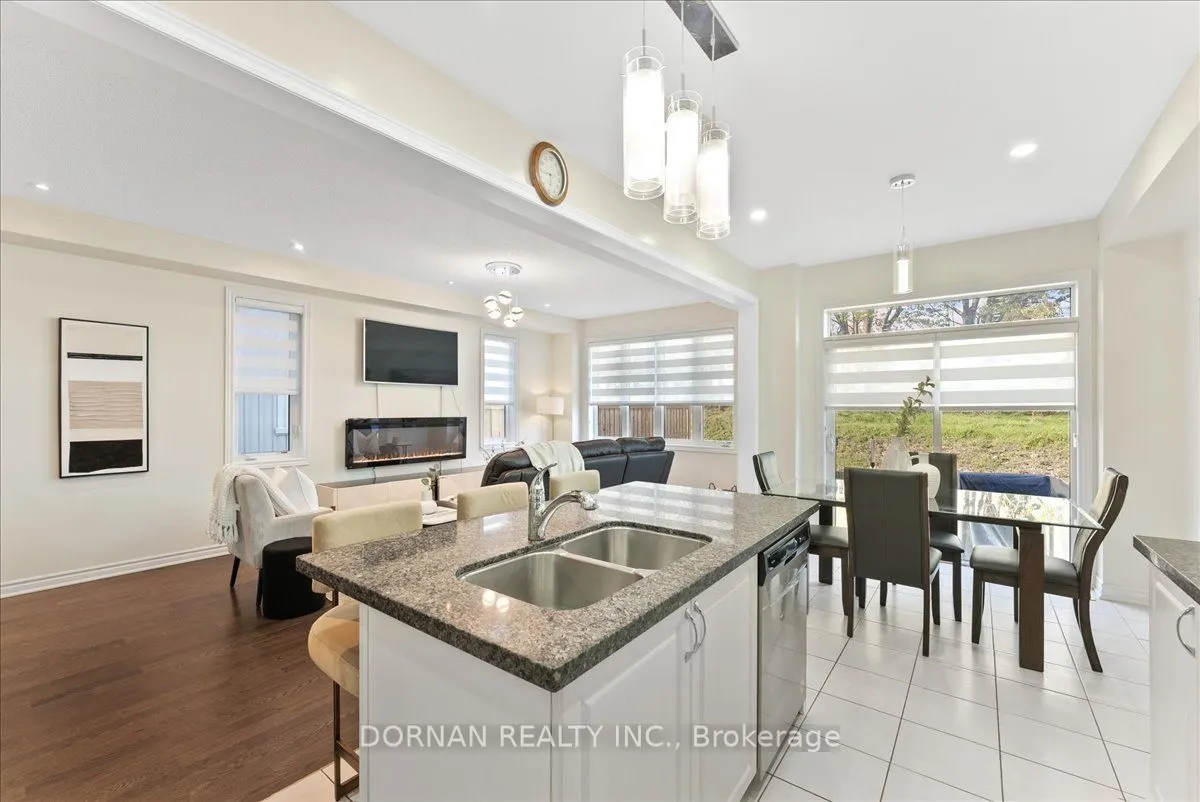 11 Highlands Boulevard