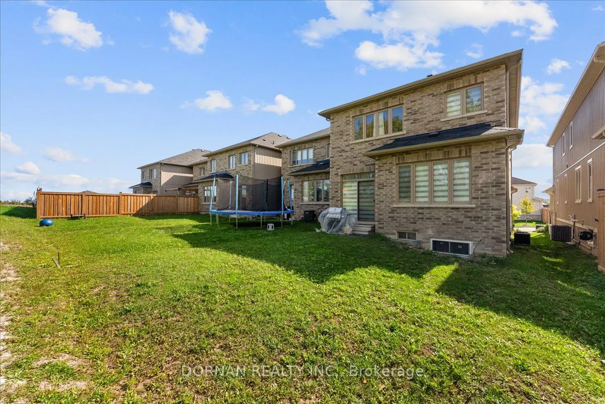 11 Highlands Boulevard