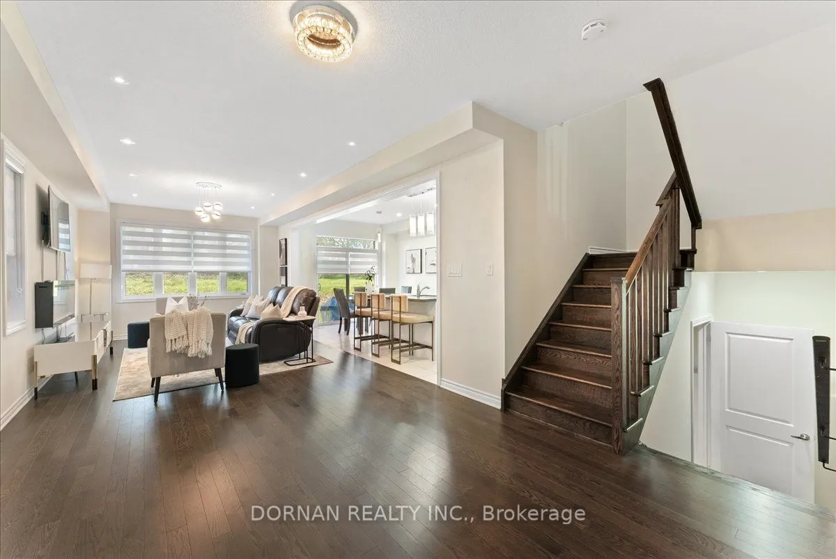 11 Highlands Boulevard