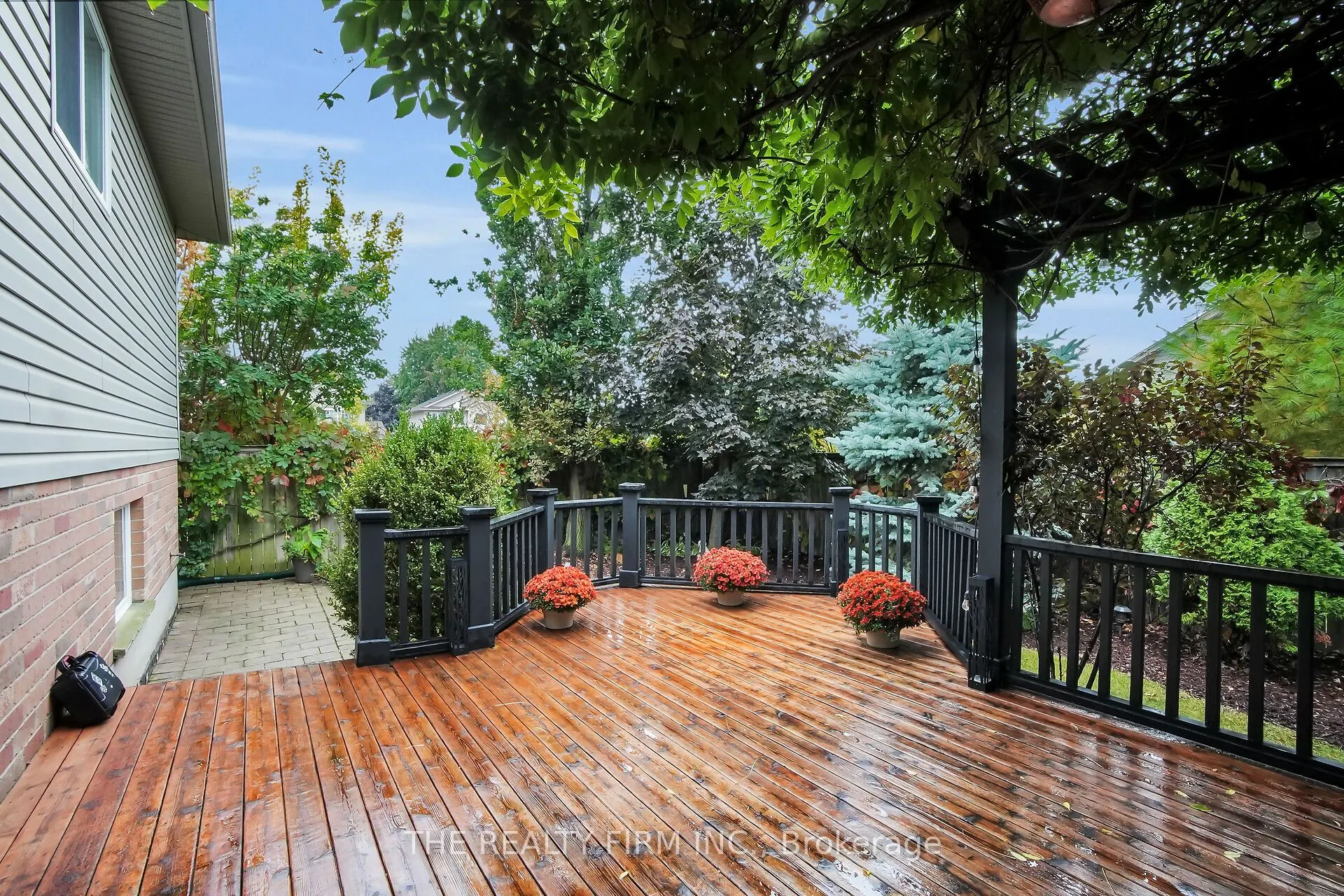 1689 Bayswater Crescent