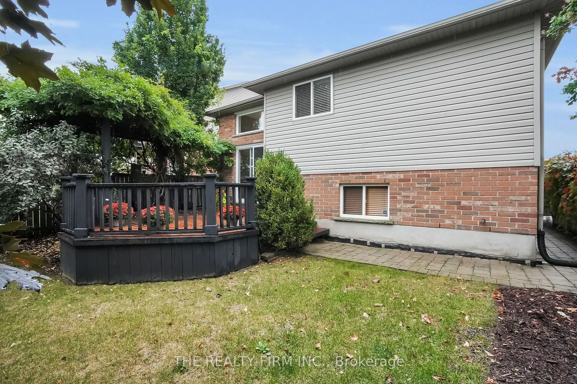 1689 Bayswater Crescent