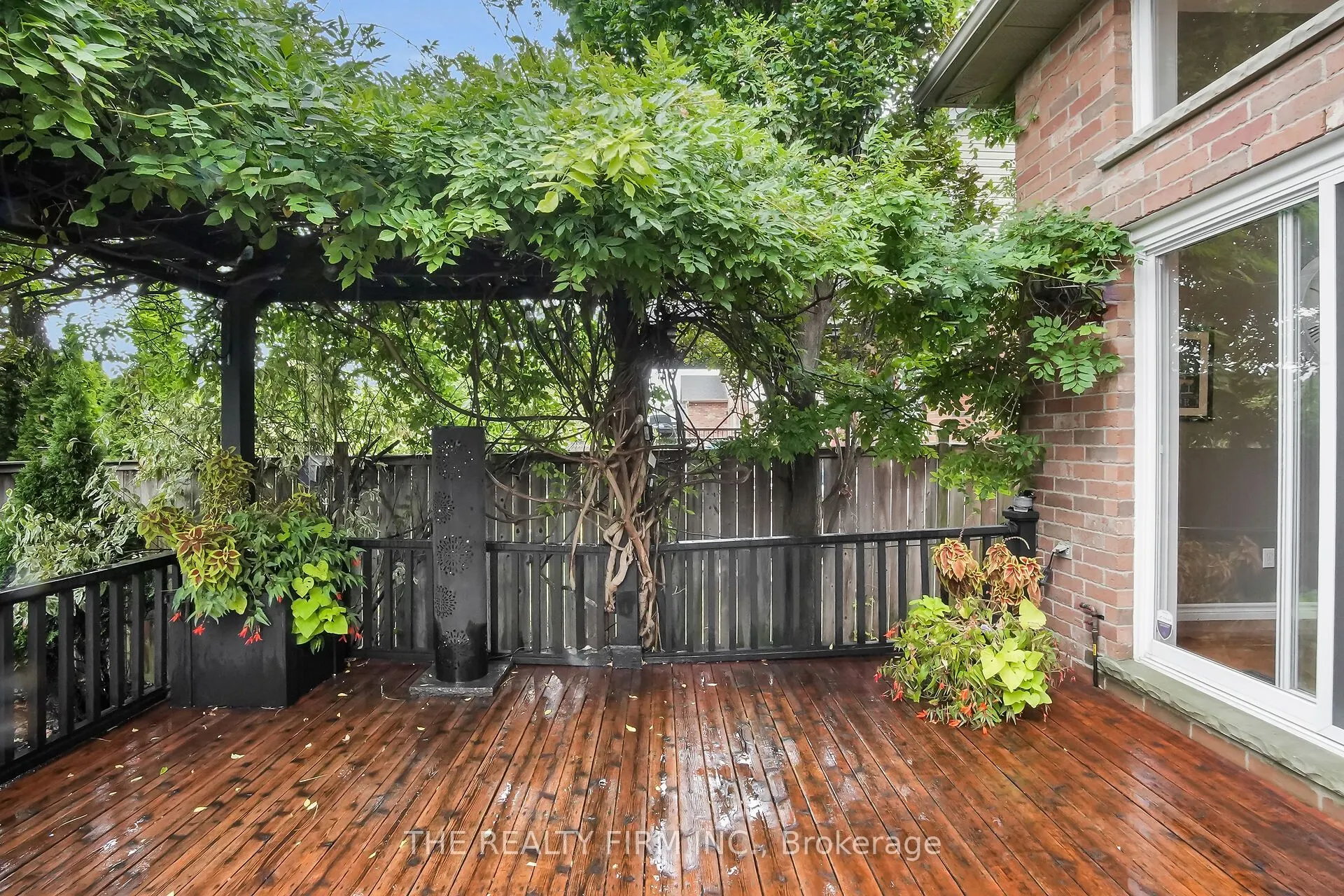 1689 Bayswater Crescent