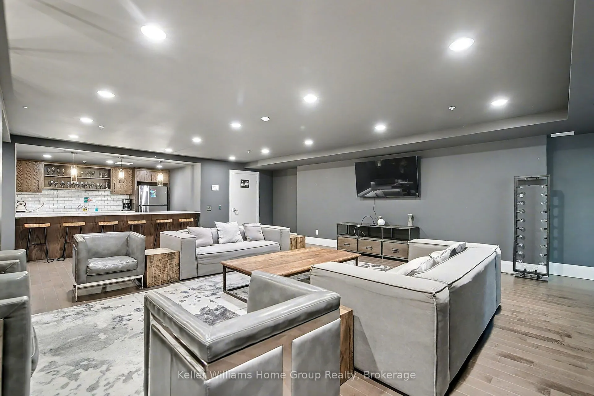 63 Arthur Street S, #205