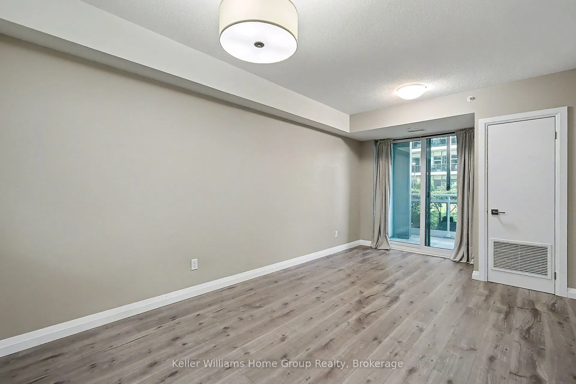 63 Arthur Street S, #205