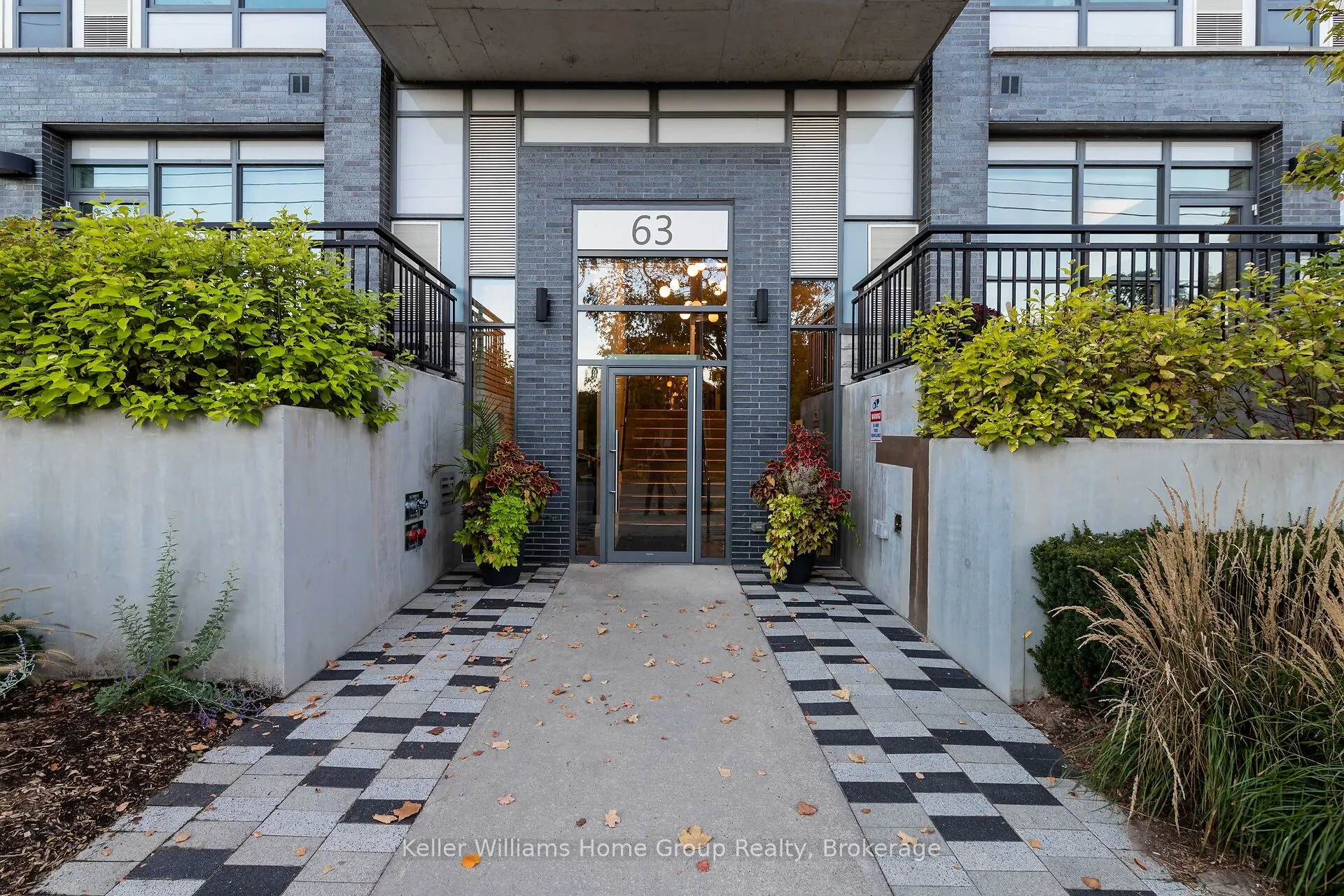 63 Arthur Street S, #205
