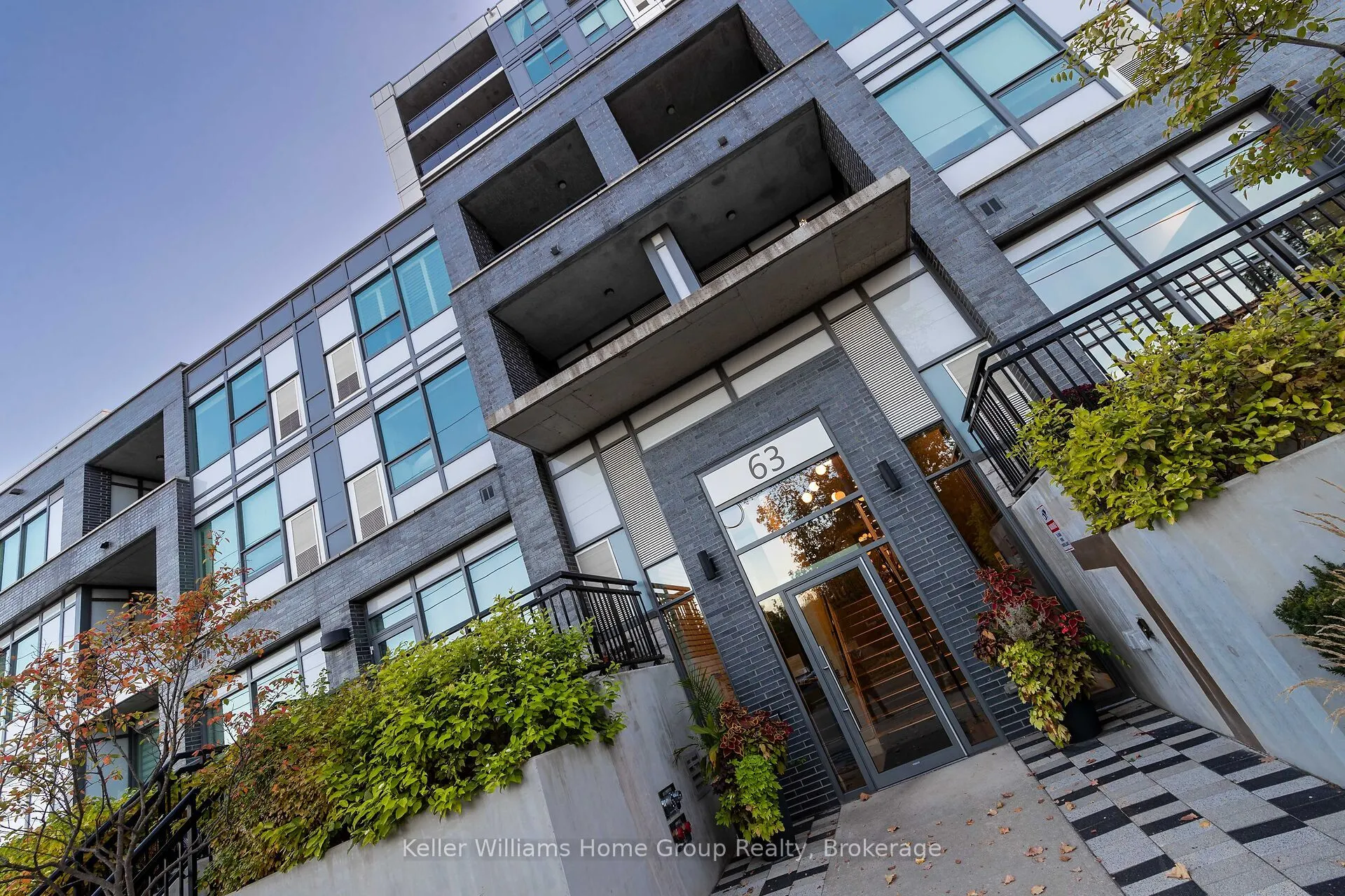 63 Arthur Street S, #205